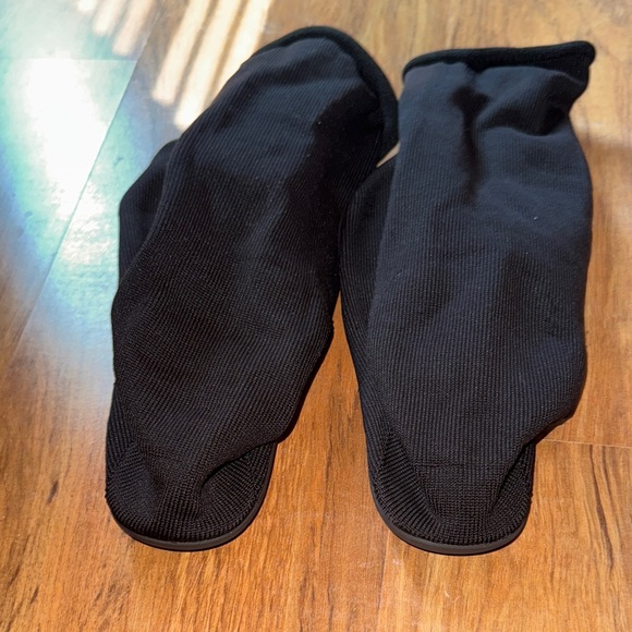 Black YZY pods 2023/24 - Picture 3 of 4